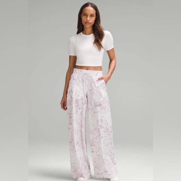 Lululemon Swift Mid-Rise Wide-Leg Pant Gossamer Floral Vita Pink Multi NWT SZ -2 - Picture 2 of 6
